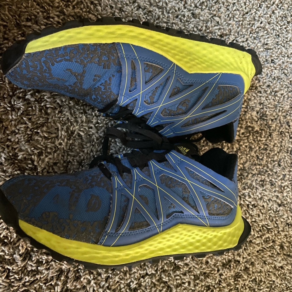 Boys Size 4 Adidas Sneakers Hardly Worn